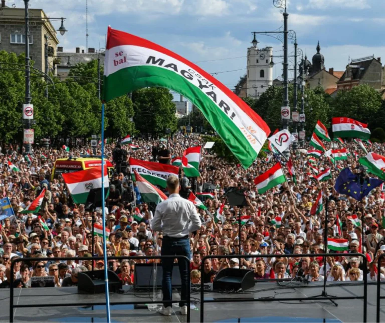Szombaton Tömegtüntetés az MTVA Székházánál – Élő Közvetítés a Magyar News Online-on!