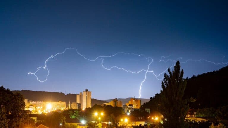 Vihar – Másodfokú riasztást adtak ki hevesebb zivatarok veszélye miatt több dunántúli járásra