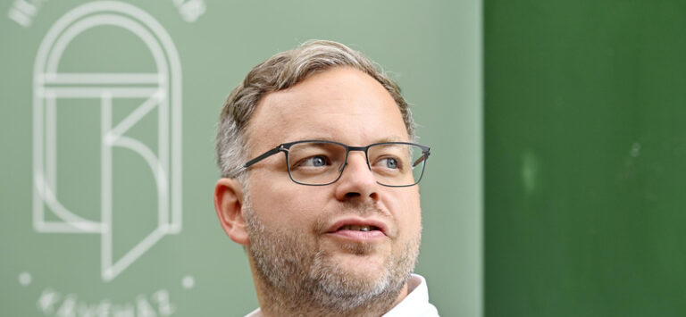 Orbán Balázs leköpte az Alaptörvényt, amelyre fölesküdött, és Orbán Viktornak is komoly károkat okozott