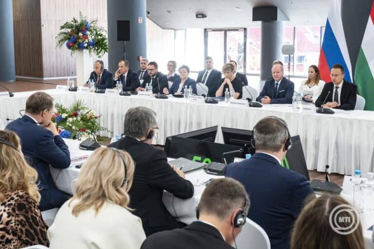 Szijjártó Péter: fontos nemzeti érdek a magyar-orosz gazdasági együttműködés fejlesztése