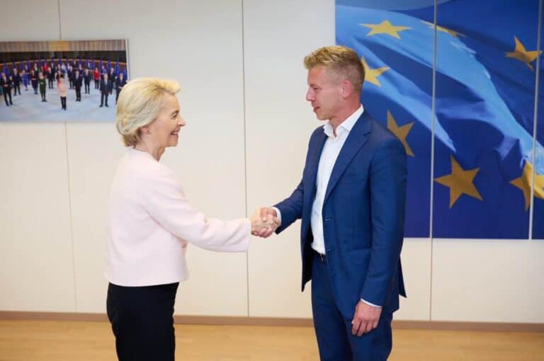 Magyar Péter: Az uniós források a magyar embereket illetik, de a kormány lépésein múlik a kifizetés