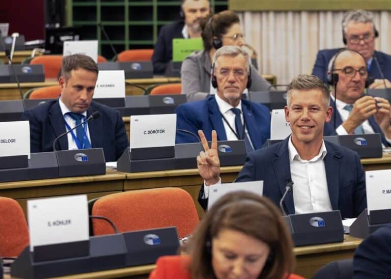 TISZA Párt FIDESZ DK