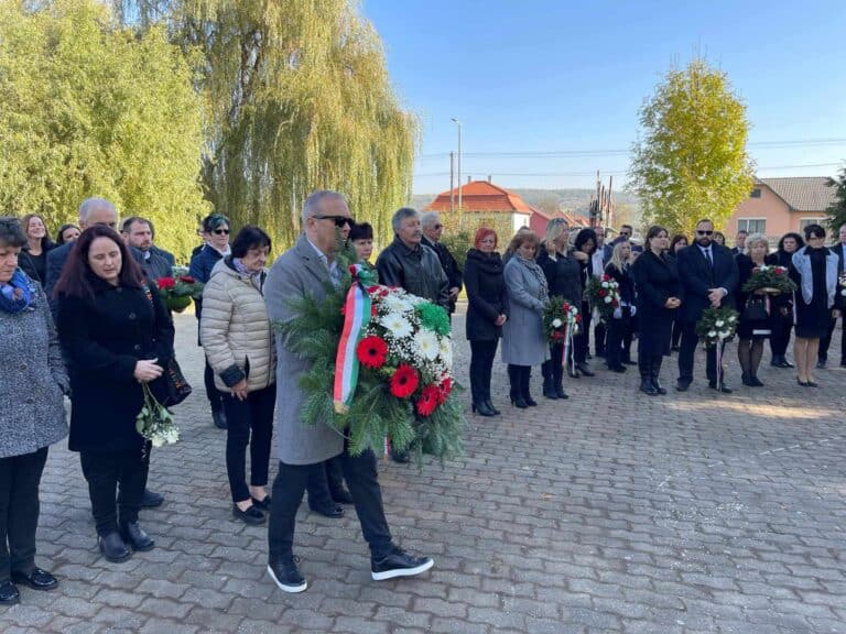 „Ruszkik haza! Éljen a magyar szabadság!” – Bátonyterenye polgármestere szerint nem feledhetjük múltunkat