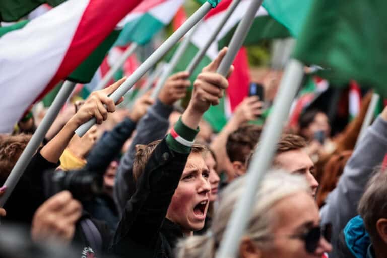 Heti Összefoglaló: Viharos Idők a Magyar Politikai és Gazdasági Életben
