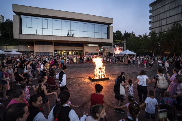 Salgótarjánból jelentkezik közel ötórás élő műsorral az Országjáró
