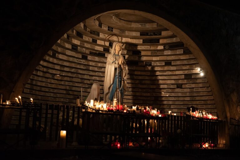 Meghosszabbították a halottakról való megemlékezést a nemzeti kegyhelyen