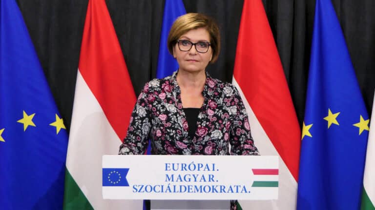 Kálmán Olga: „a Fidesz szerint a papoknak szabad gyermekeket molesztálni”