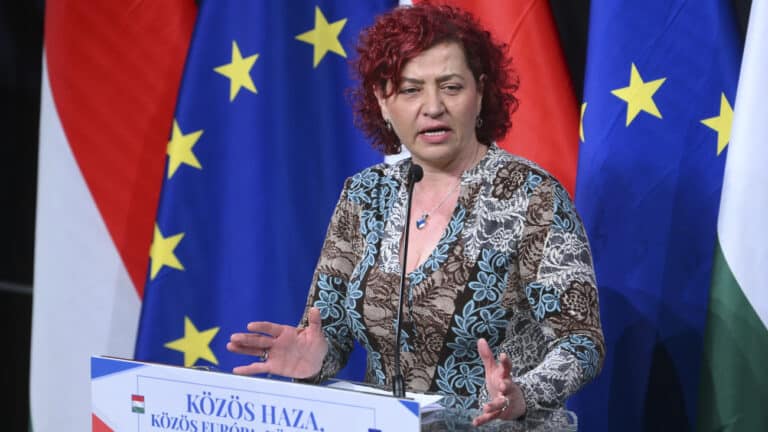 Vadai Ágnes levelet ír Ferenc pápának: „Erről kellene tárgyalnia Orbán Viktorral”