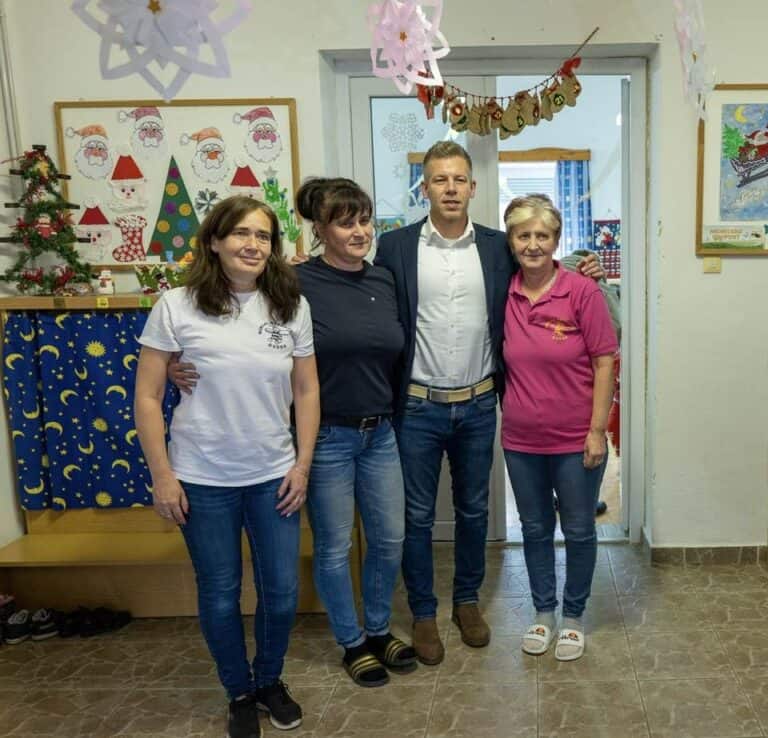 A TISZA Párt elnöke szerint a hatalom nem ismer határokat: óvónőket fenyegetnek és aláznak meg politikai okokból