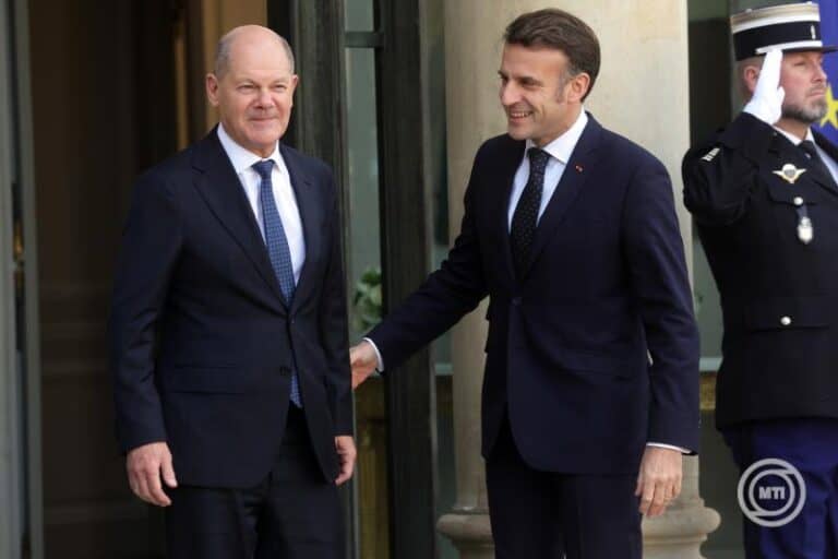 Ukrajnai háború – Uniós állam- illetve kormányfők az európai biztonságról egyeztetnek Párizsban