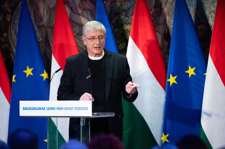 Gyurcsány Ferenc évértékelő: DK figyelmeztet a politikai szélsőjobb és üzleti gigászok szövetségének veszélyeire