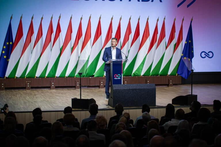TISZA Párt: Lázár János egész életében az adófizetők pénzén élt, Magyar Péter sosem jutott bennfentes információkhoz