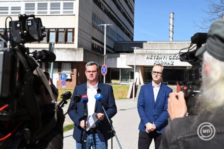 Takács Péter: több tucat kórház felújítását állította meg a Tisza Párt és Brüsszel sunyi alkuja