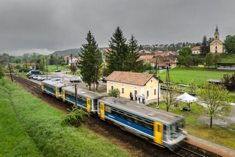 Felújított vasútállomást adtak át a nógrádi faluban