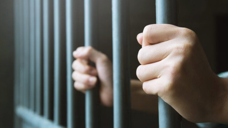 A volt köztársasági elnök tárgyalásra készül: akár élete végéig rácsok mögé kerülhet