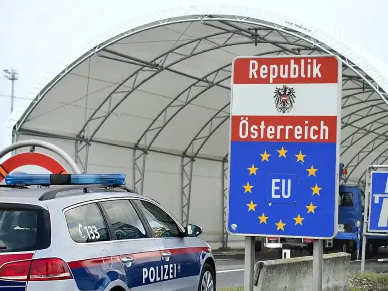 Útinform: jelentős a torlódás a magyar-osztrák határszakasz több átkelőjénél