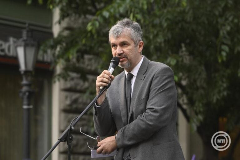 Hadházy Ákos: tartjuk az égő parazsat, amire ha olajat öntenek, az égni fog