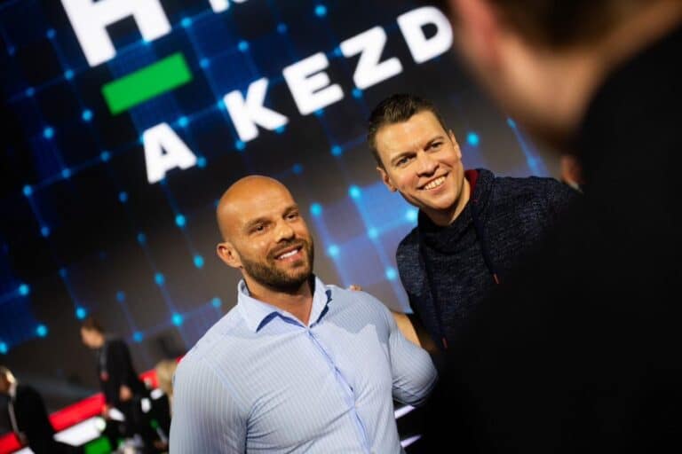 „Időseket lehúzó csalóval” pózolt Menczer Tamás