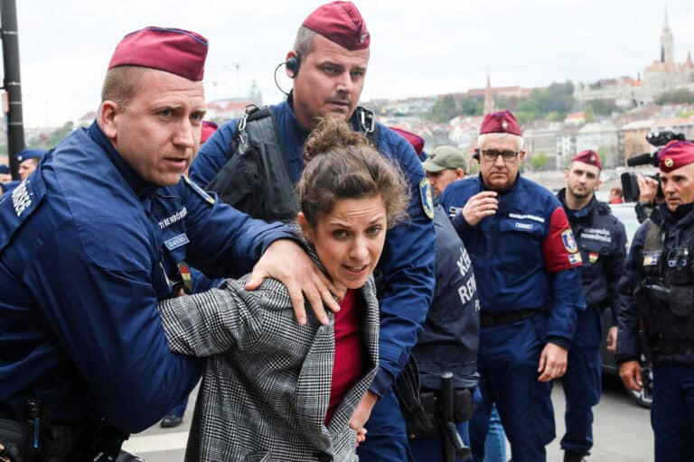 Orosz Anna lemondása a parlamenti mandátumáról – a Momentum politikusa Facebook-posztban jelentette be döntését