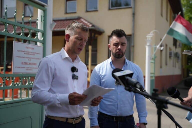 Magyar Péter a szentesi kórházban: nem volt klíma a műtőkben, fertőzésveszélyes állapotokat találtak
