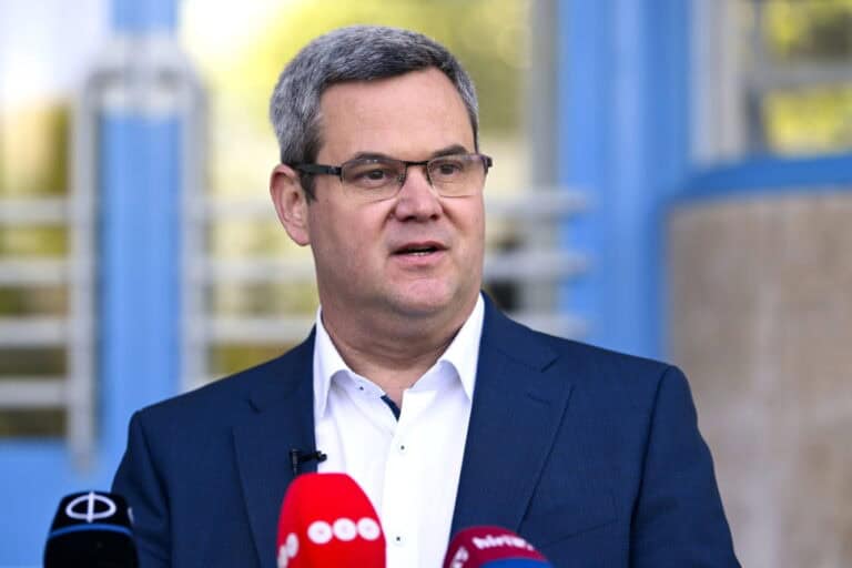 Takács Péter reagált Magyar Péter állítására: Nettó hazugság a szentesi műtők engedélyének visszavonása