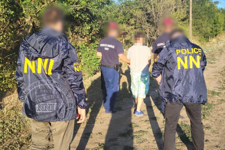 Rendőrség elfogott egy férfit, aki Magyar Péter megölésére buzdított a Facebookon – fegyvereket és lőszereket találtak nála