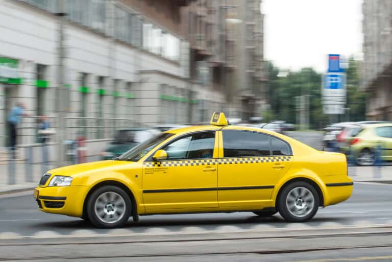 Brutális lehúzás a Szigeten: Taxisokat ellenőriztek, volt, aki 60 ezerért vitte utasait a Nyugati pályaudvartól a fesztiválra