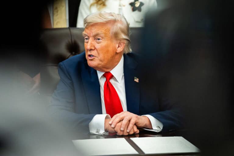 Donald Trump felszólította Izraelt, hogy hagyja abba a Gázai övezet támadását