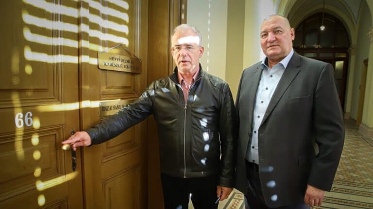 Kósa Lajos és Németh Szilárd benyújtotta a „lex Ruszin-Szendit” a parlamentnek