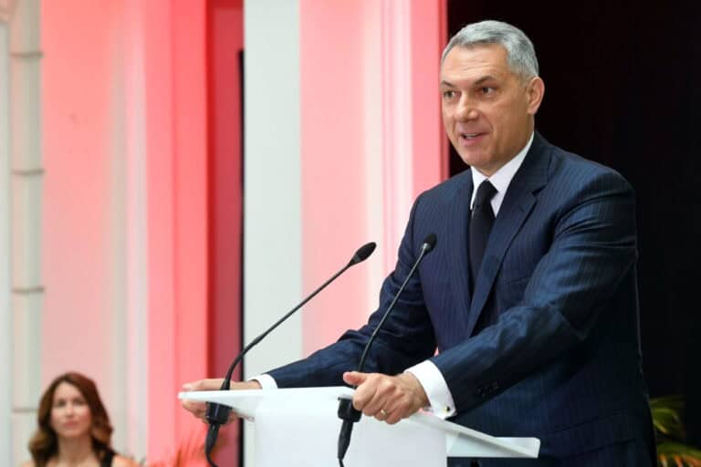 Lázár János szerint „nem hihető”, hogy egy rendőr egy újságcikk miatt öngyilkos lesz