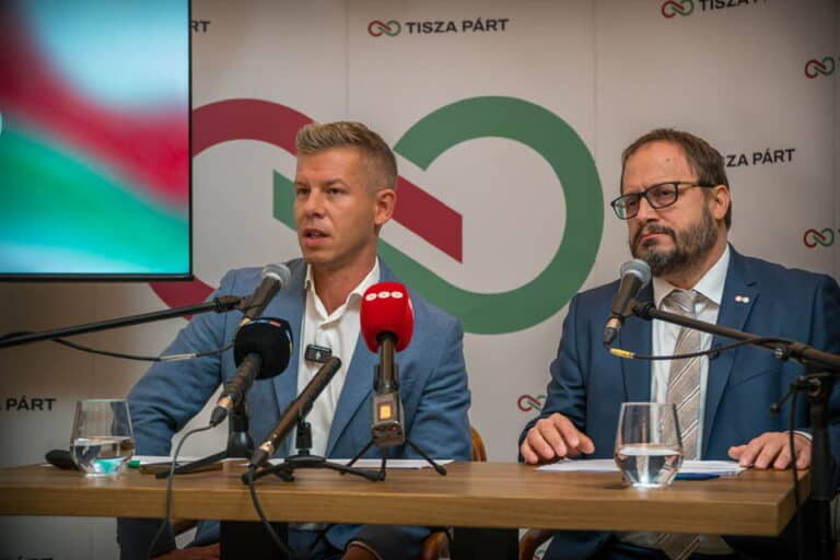 Magyar Péterék 120 ezer forintos minimálnyugdíjat vezetnének be, 200 ezres SZÉP-kártyát is adnának a legszegényebb időseknek