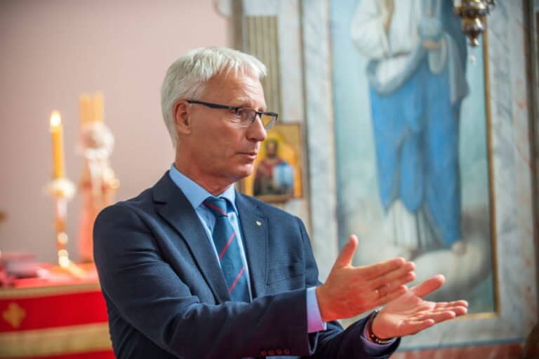 Megvett egy utcát az államtitkár Budajenőn, teljesen elzárta a szomszédját a saját telkétől