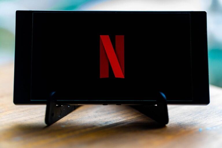 10 sorozat az őszi–téli estékhez: mit nézzünk a Netflixen, az Amazon Prime-on, a Maxon és a Disney+-on?