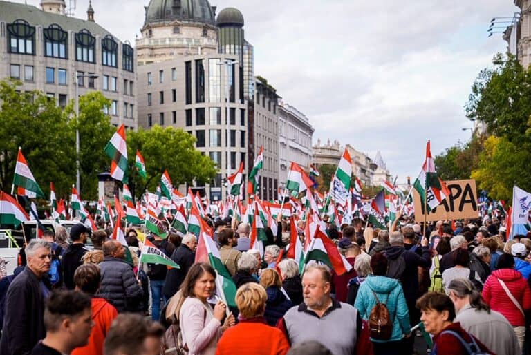 21 Kutatóközpont: A regnáló ellenzéki képviselő indulása mellett is vezet a Tisza az egyik fővárosi körzetben