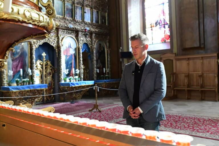 Magyar Péter: „Örülök, hogy a piarista diákéveim után majd 30 évvel újra eljutottam a máriapócsi kegyhelyre, a könnyező Madonnához”