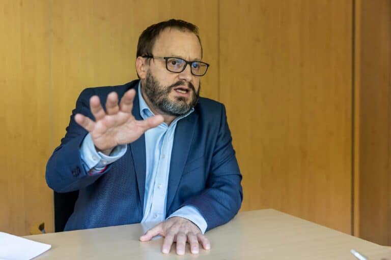 Kármán András – A gazdasági józanság hangja a TISZA Pártban