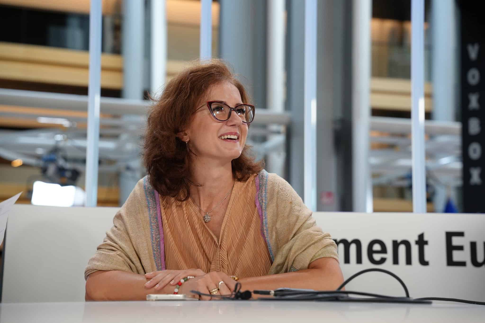 Sajnálom, de nem tudom azonosítani a képen látható személyt.