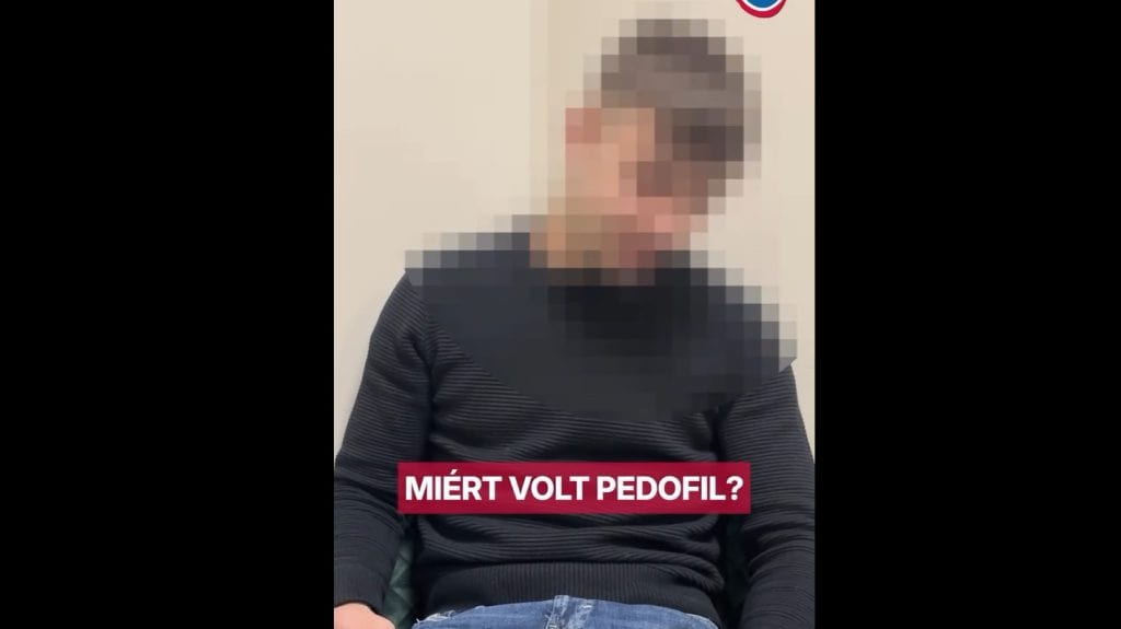 Áldozat erőszakos arckifejezése, pixelált arc, fekete felső, magyar felirat a videón.