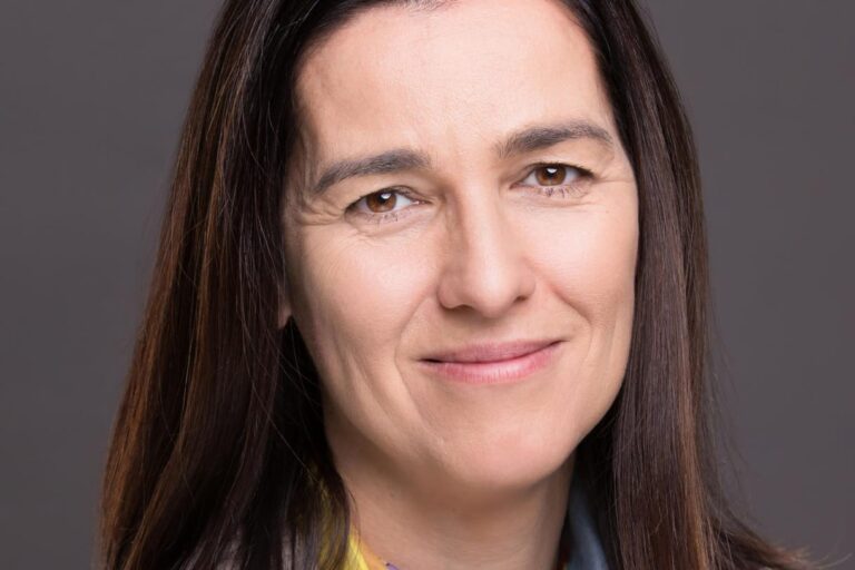 Első női miniszterelnök, Orbán Viktor és a kormánytagok, politikai jelentőség.