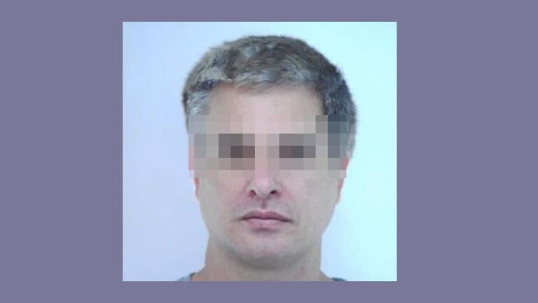 Eltűnt személy fényképe, keresik a hatóságok. Kérik a lakosság segítségét a nyomravezető információkért.