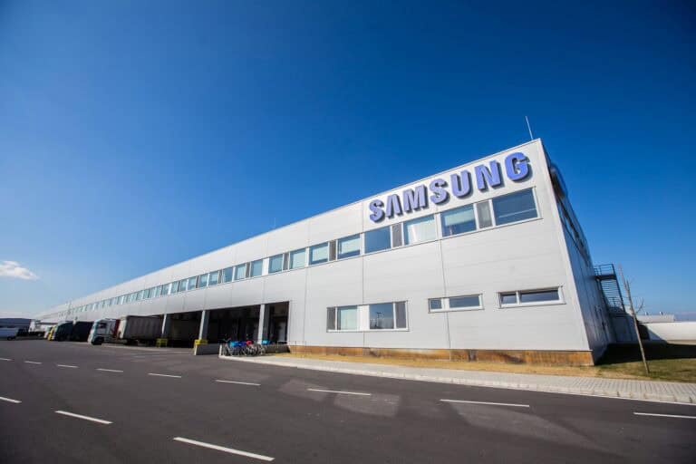 Modern Samsung gyártóüzem magyarországi telephellyel.
