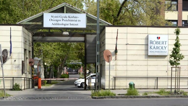 Nyírő Gyula Kórház bejárata, pszichiátriai és addiktológiai intézet Magyarországon.