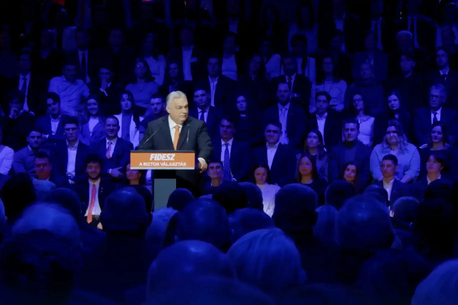 Orbán Viktor beszédet mond a Fidesz országos listájának kihirdetésekor.