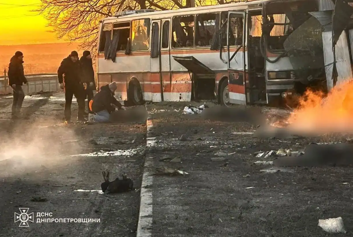 Orosz drón találat utáni buszbaleset Ukrajnában.