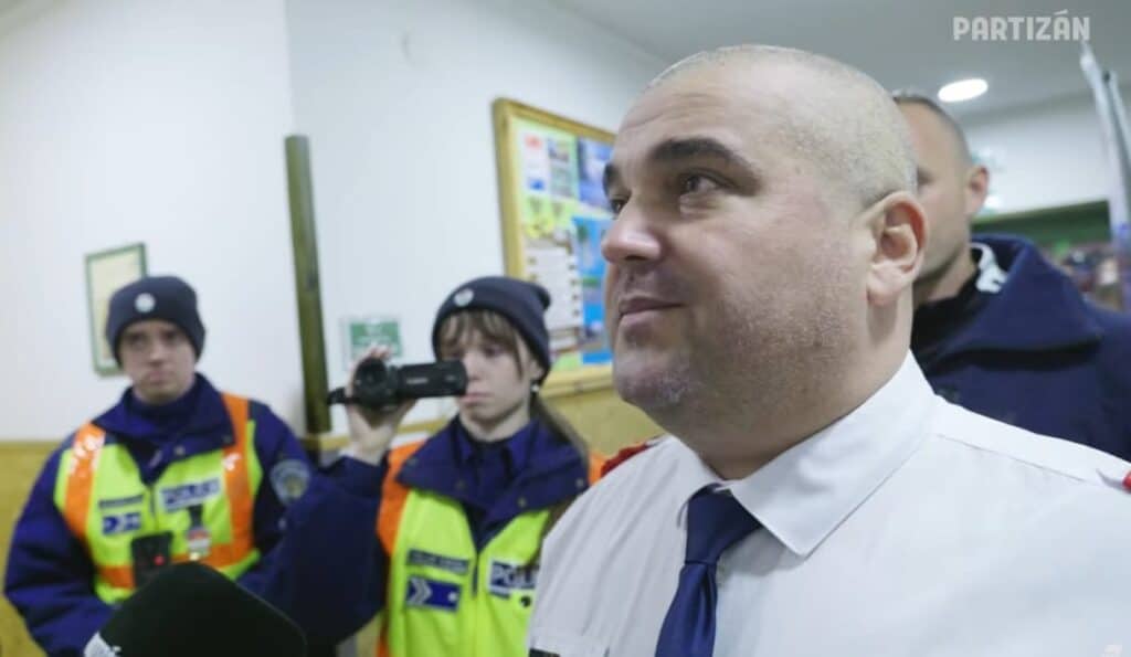 Gulyás Márton a gödi tűzoltóbálon, rendőrrel való konfliktus közben.