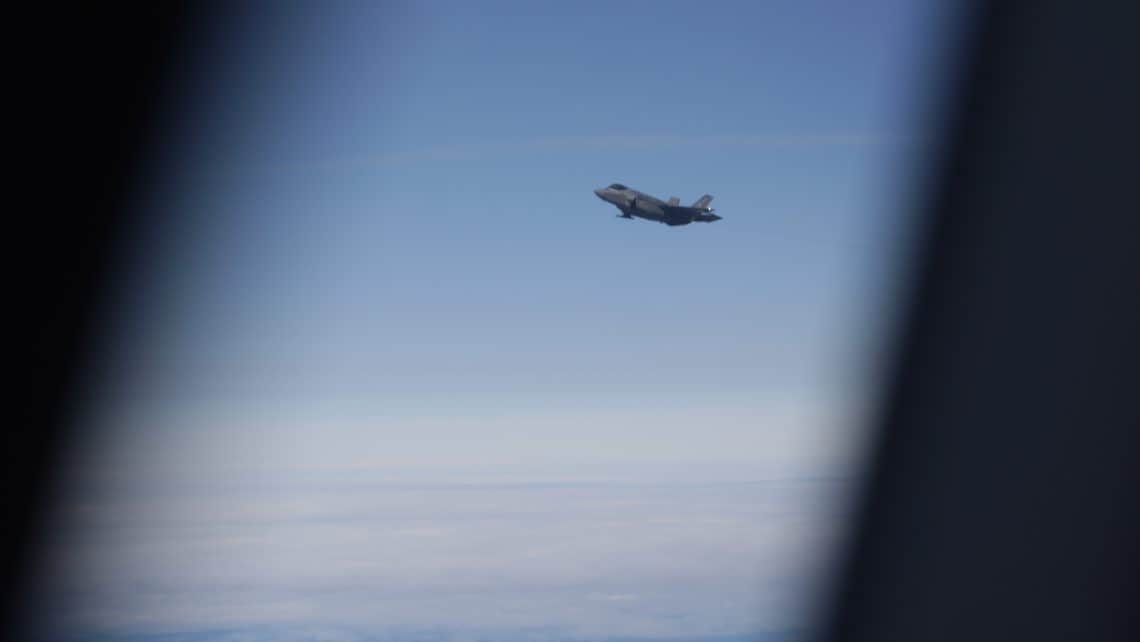 Orosz bombázó és kémrepülőgép az Alaszka partjainál, mozgósítva az amerikai légierőt.