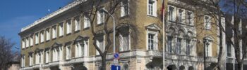Magyar Nagykövetség épülete Budapest belvárosában, klasszikus stílusban.