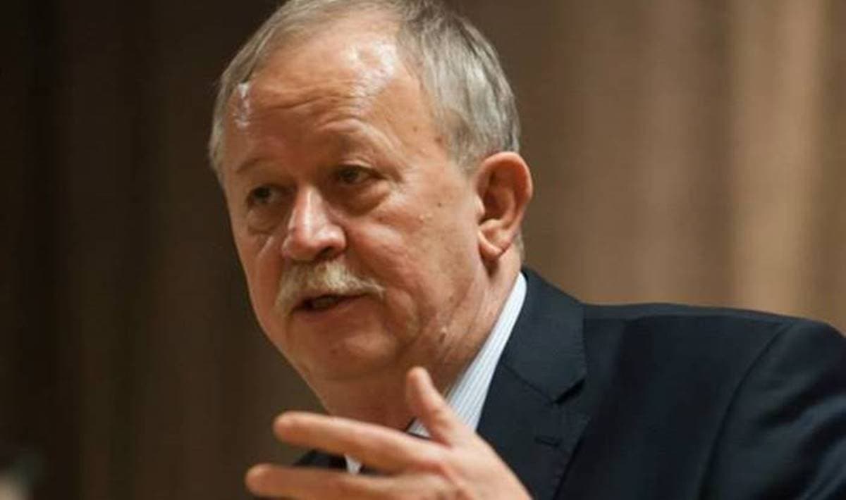 Kuncze Gábor a Fidesz szétesésére számít, politikai elemzést nyújtva.