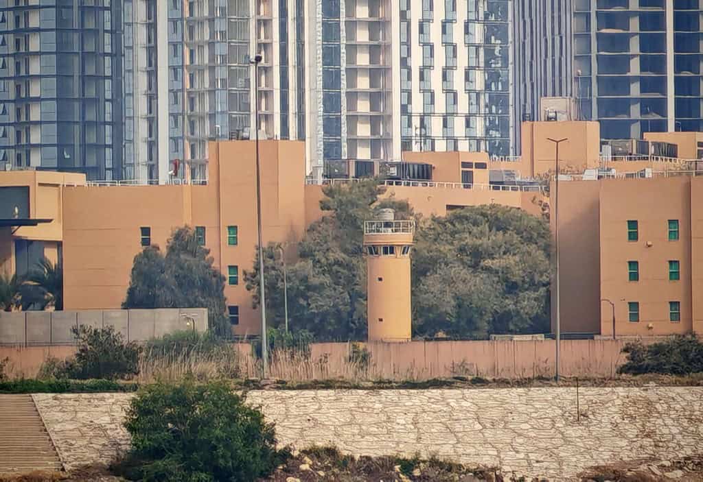 Rakéták csapódtak be az amerikai nagykövetség közelében Bagdadban.