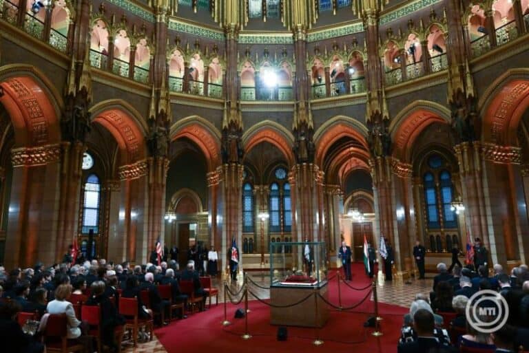 Az eseményen kitüntetéseket adnak át magyar és nemzetközi díjazottaknak.